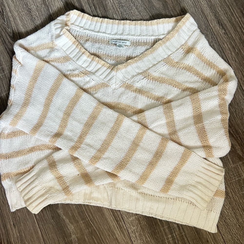 American Eagle Outfitters Cream and Tan V-Neck Sweater